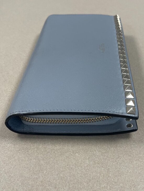 Valentino Garavani Rockstud Leather Continental Zippy Wallet - Grey - Preowned - Picture 10 of 12